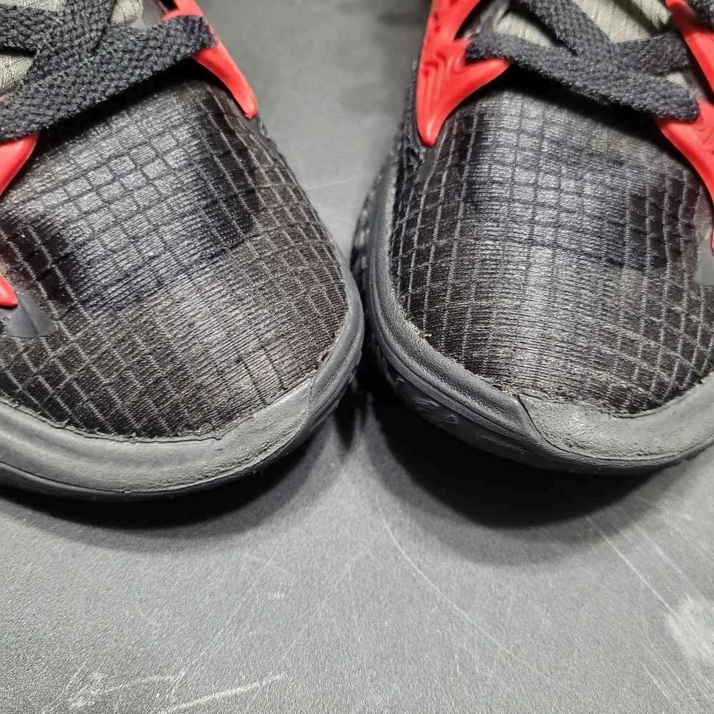 Nike Kyrie Low 4 Bred Black‎ University Red Sneakers Men's Size 8